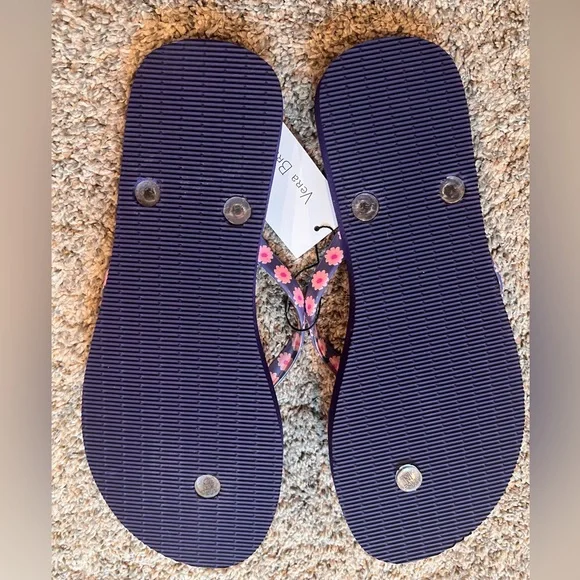Vera Bradley Flip Flops - Picture 3 of 5